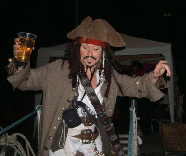 piratewalks she a drunk pirate